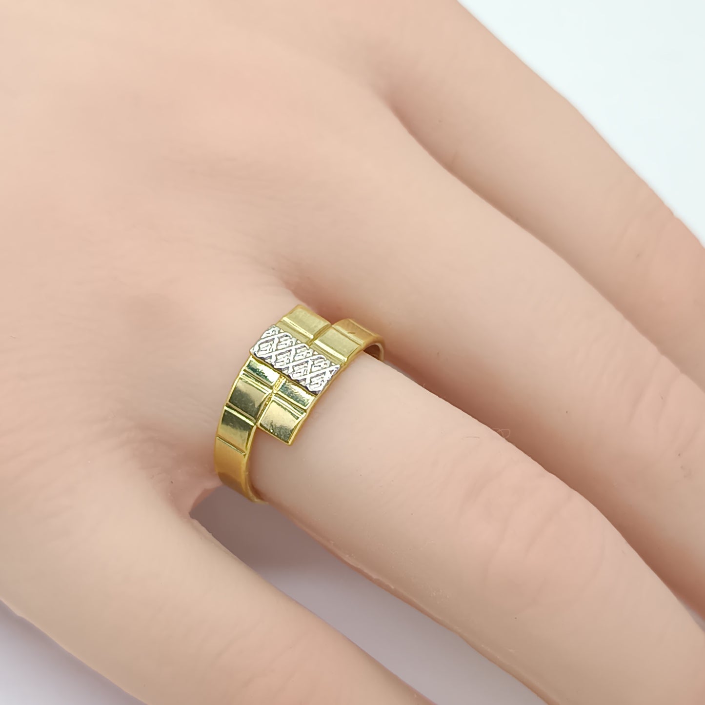 Anel Folheado em Ouro Amarelo