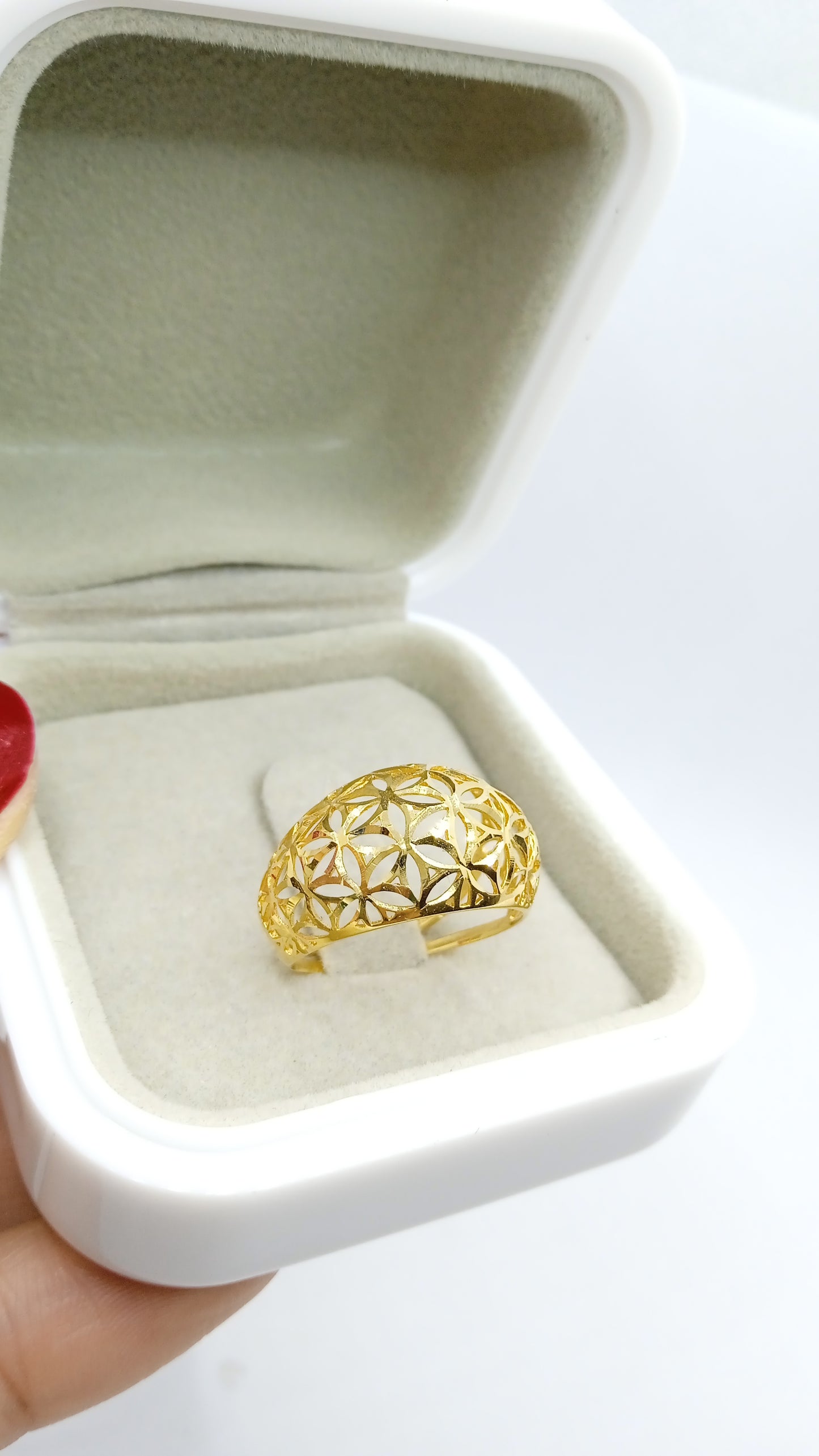 Anel Trabalhado em Ouro Amarelo