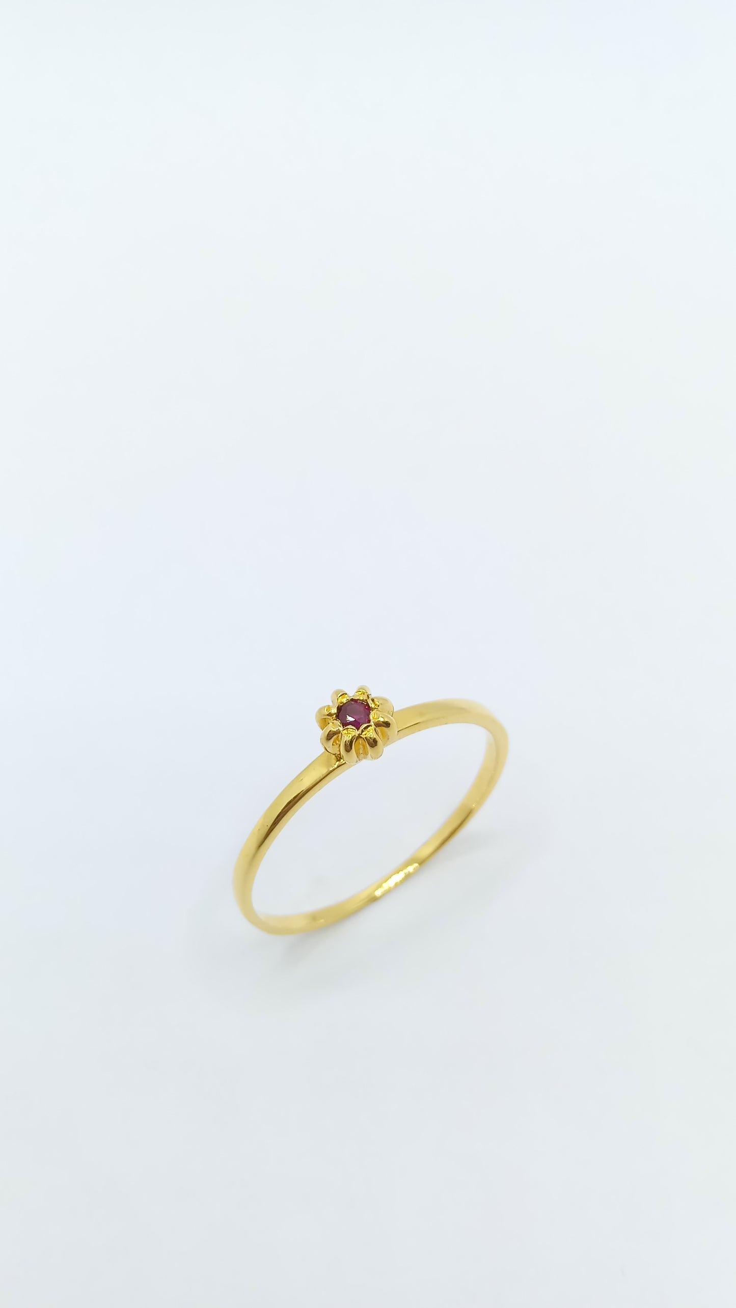 Anel em Prata com Banho em Ouro Amarelo e Cristal Central