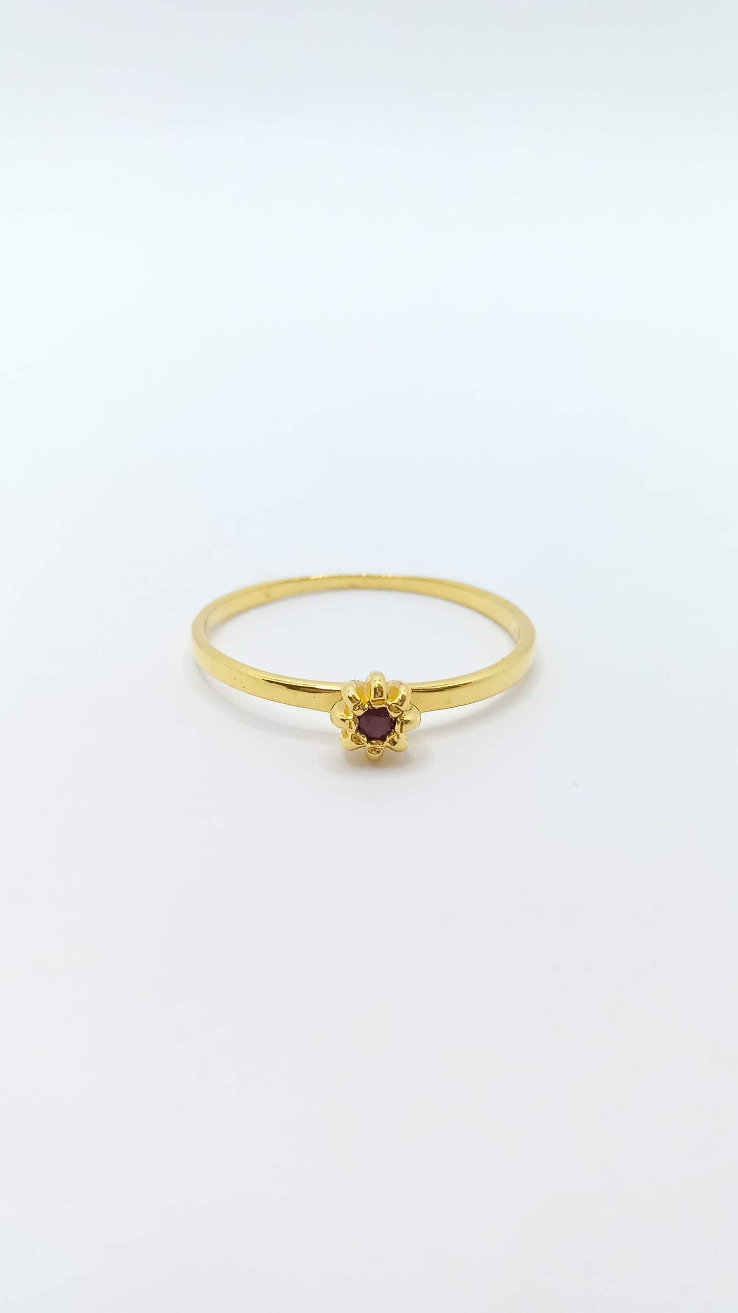 Anel em Prata com Banho em Ouro Amarelo e Cristal Central