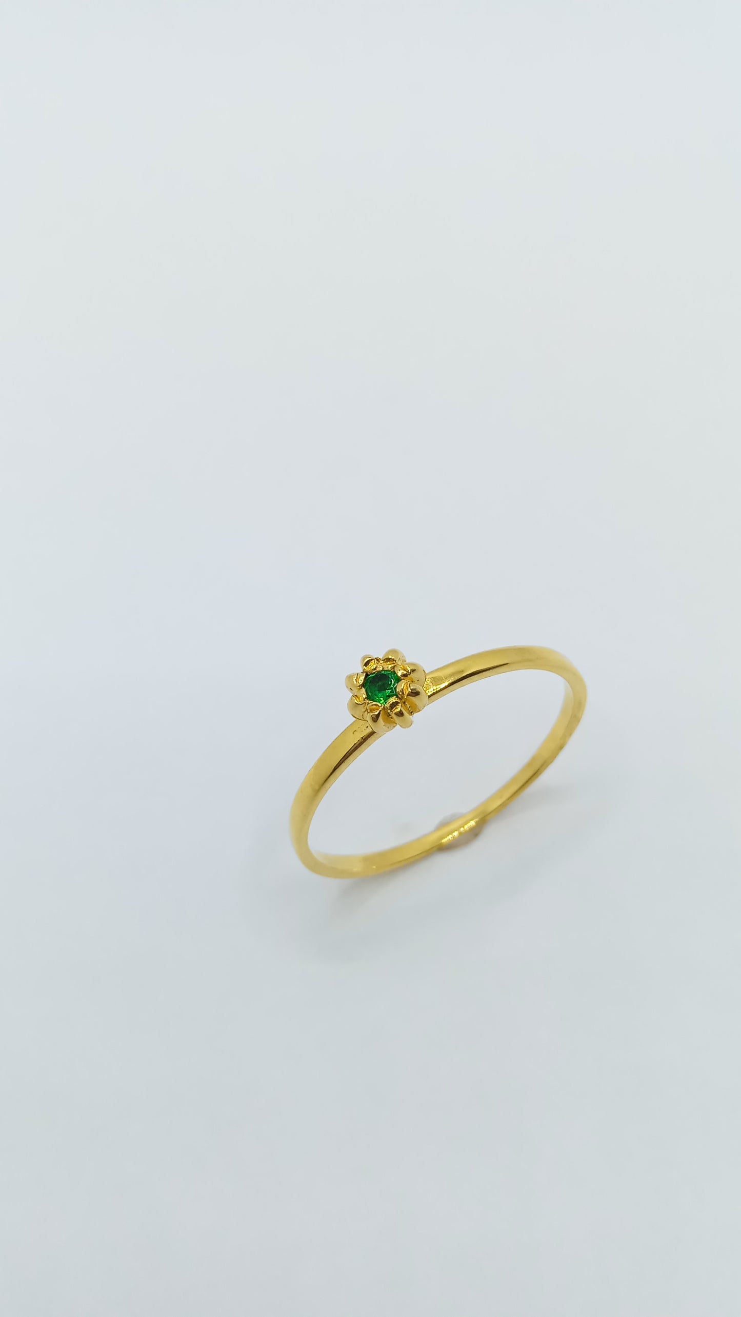 Anel em Prata com Banho em Ouro Amarelo e Cristal Central