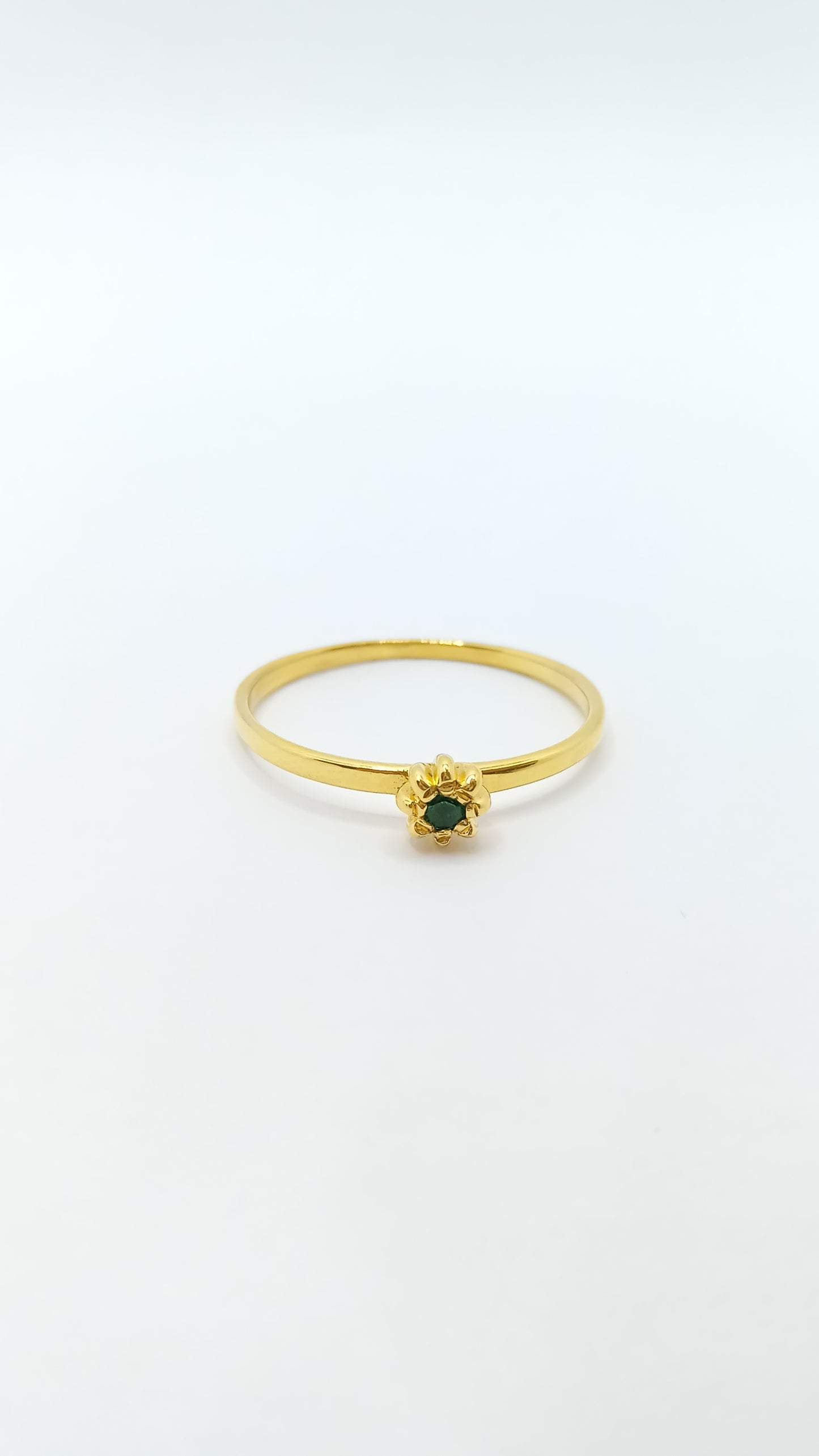 Anel em Prata com Banho em Ouro Amarelo e Cristal Central