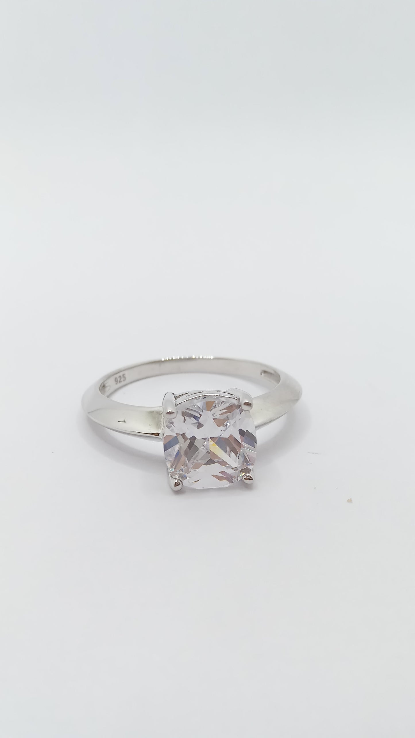 Anel em Prata Solitário com Cristal Branco