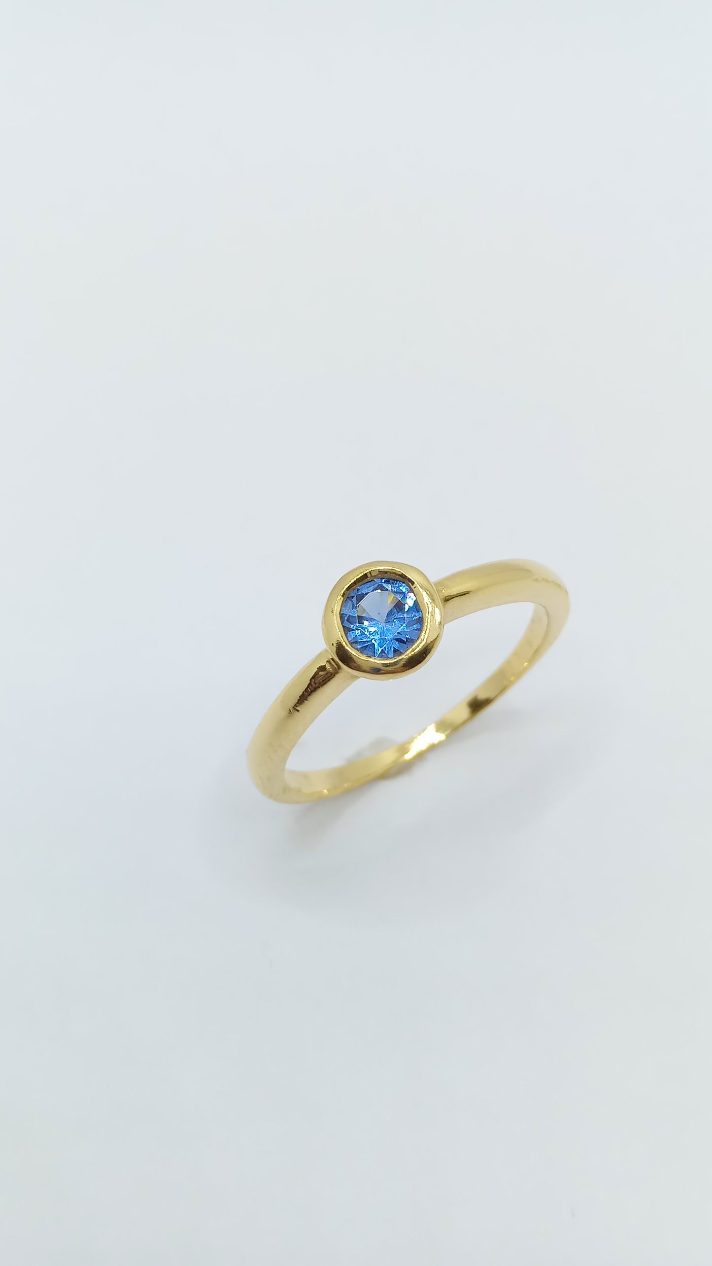 Anel em Prata com banho em Ouro Amarelo e Cristal Colorido
