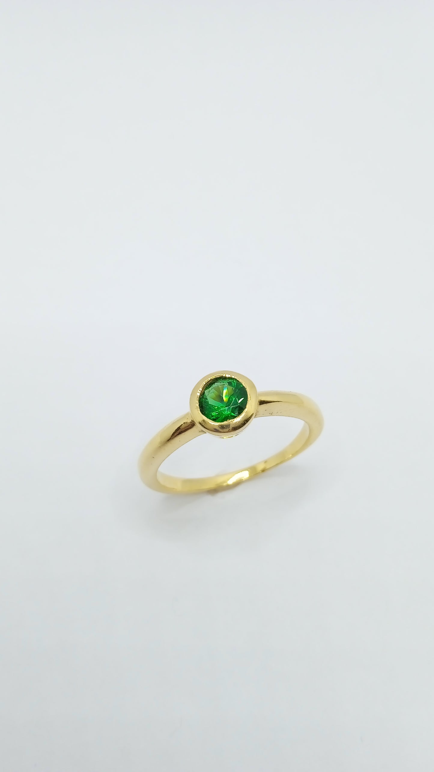 Anel em Prata com banho em Ouro Amarelo e Cristal Colorido