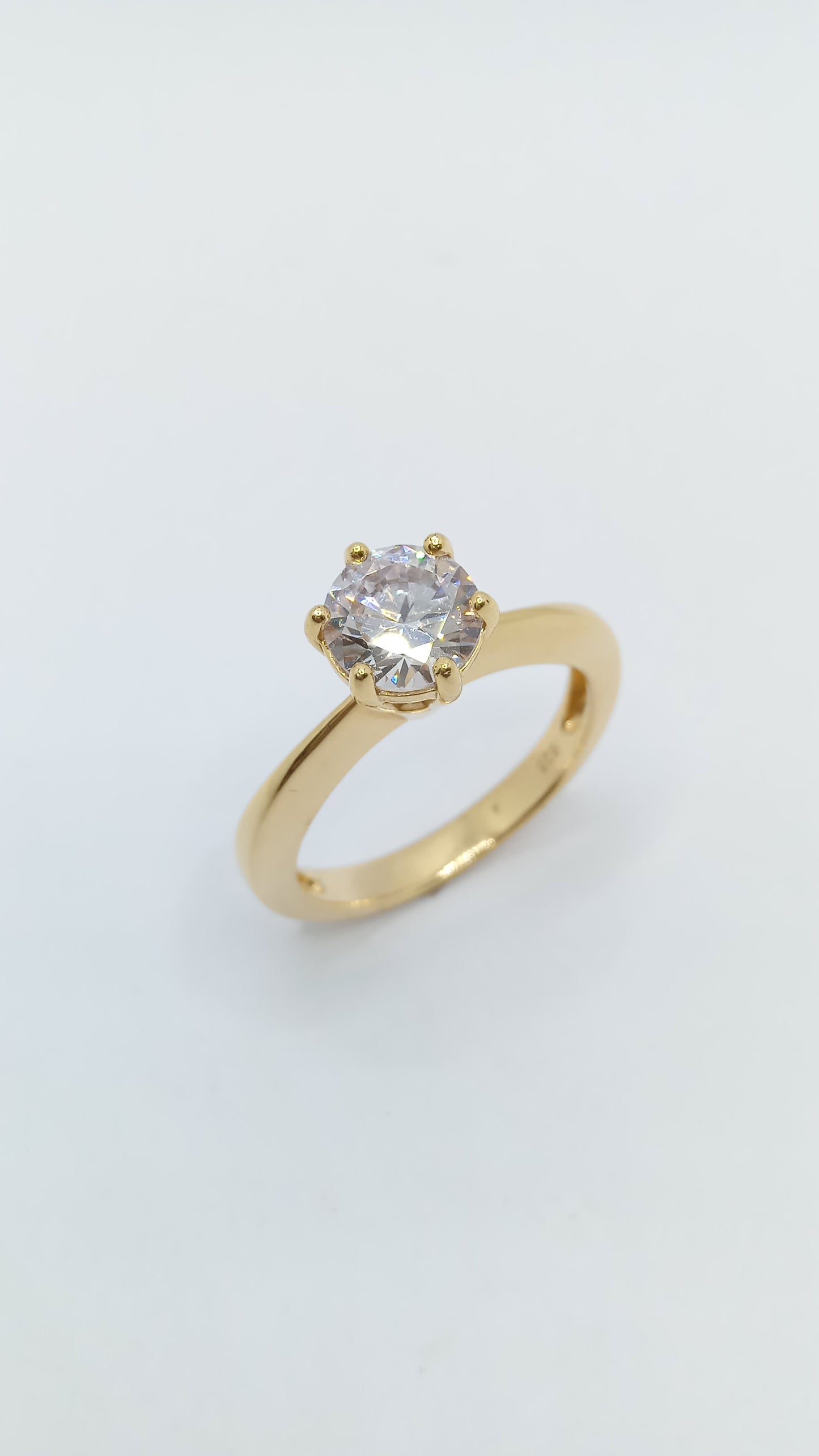 Anel Solitário com Cristal Branco em Prata e Ouro