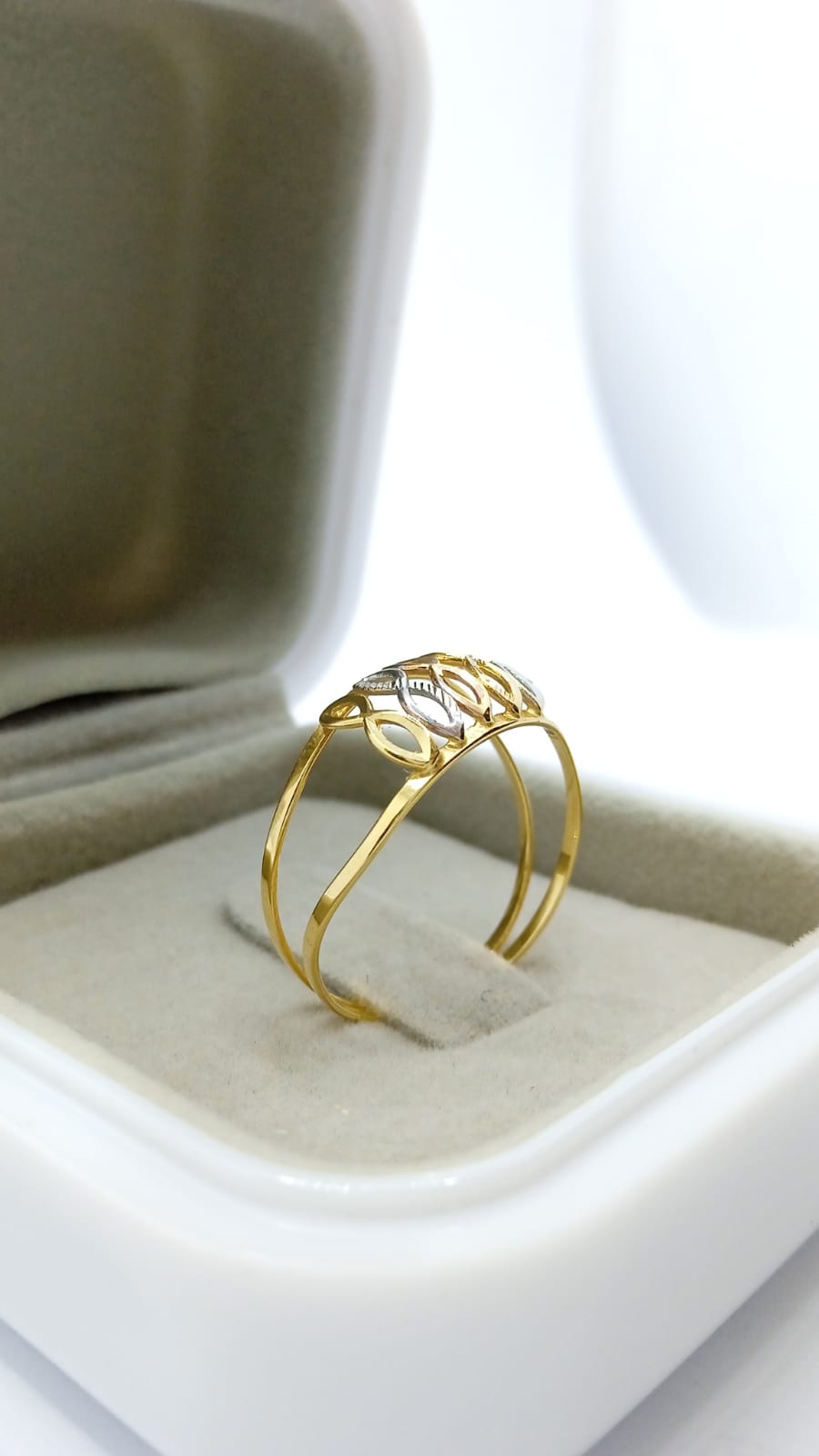 Anel em Ouro Branco, Vermelho e Amarelo 18k