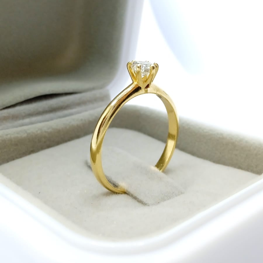 Anel Solitário com Diamante em Ouro Amarelo 18k