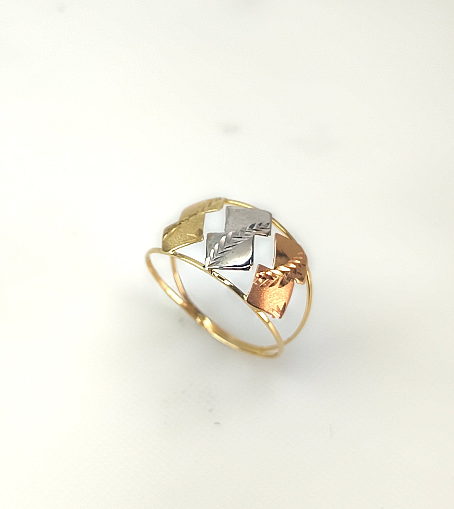 Anel em Ouro Branco, Vermelho e Amarelo 18k