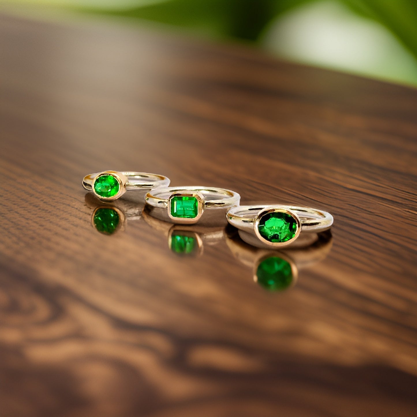 Anel em Prata com Detalhes em Ouro Amarelo e Esmeralda