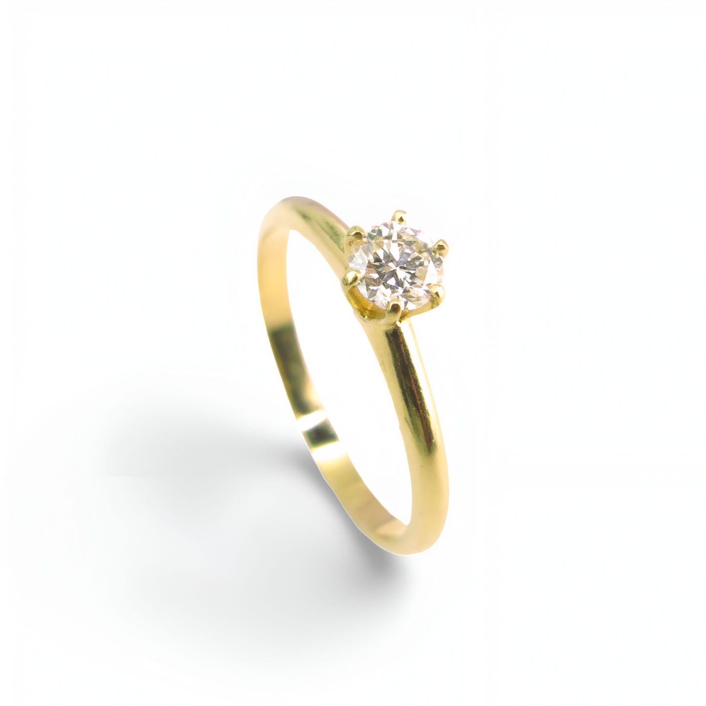 Anel Solitário com Diamante em Ouro Amarelo