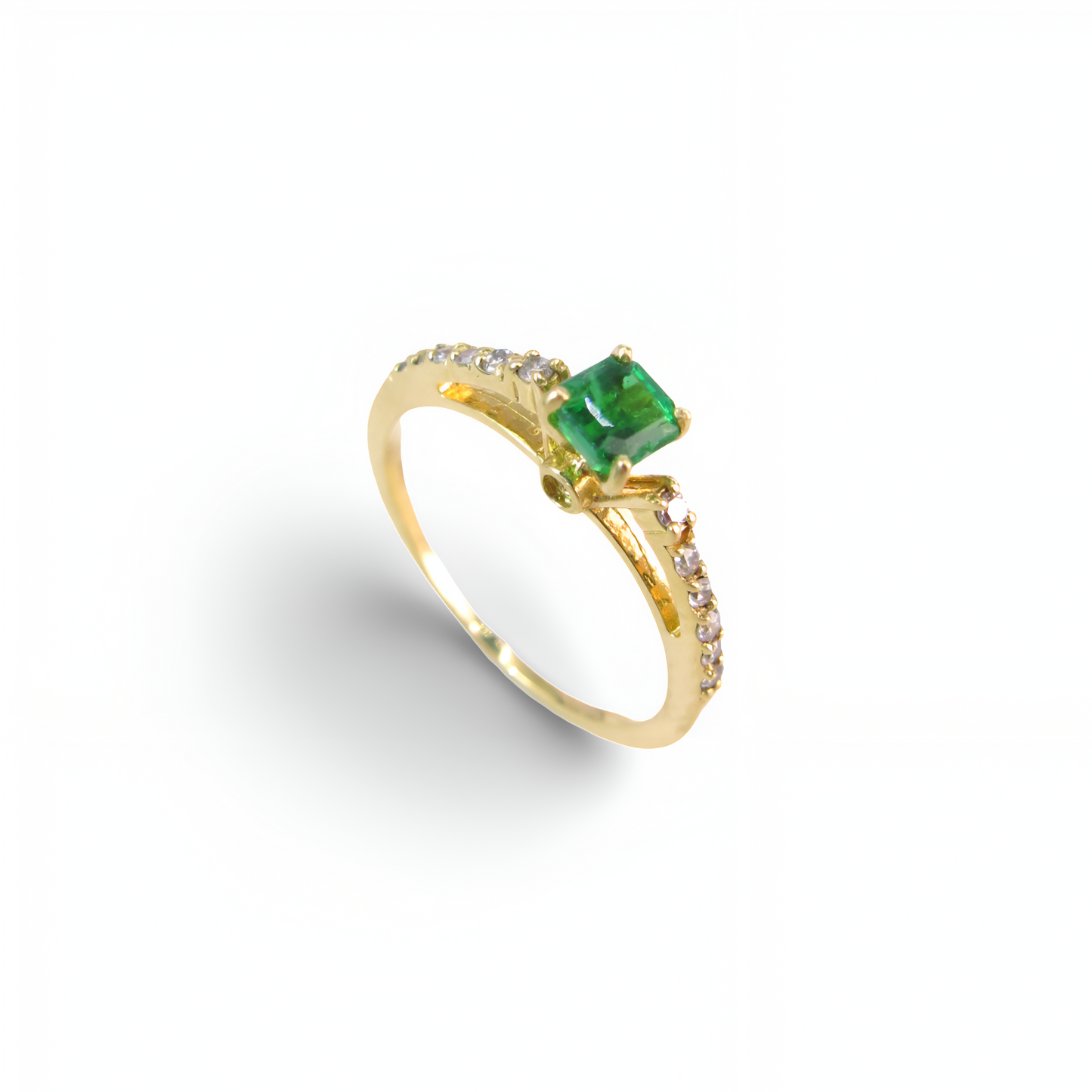 Anel de Esmeralda e Diamantes em Ouro Amarelo ou Branco