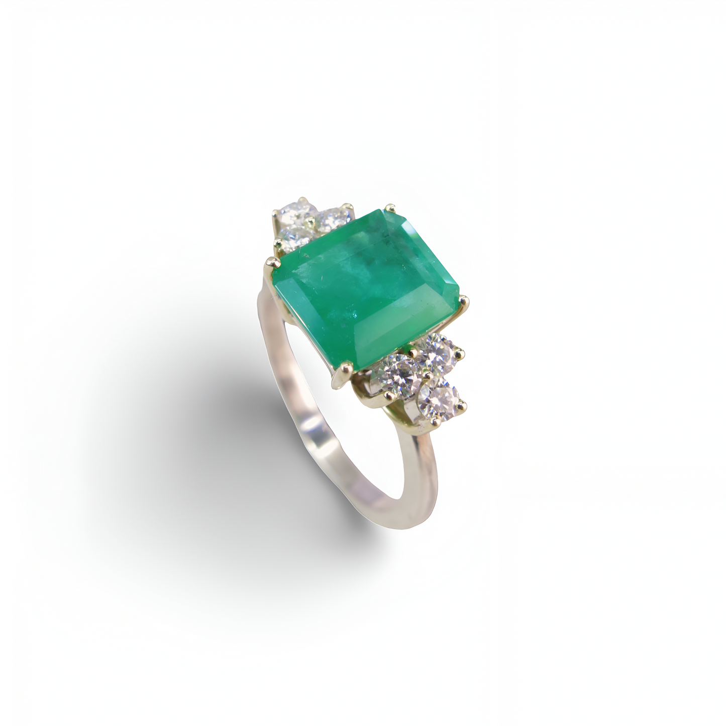 Anel de Esmeralda e Diamantes em Prata e Ouro
