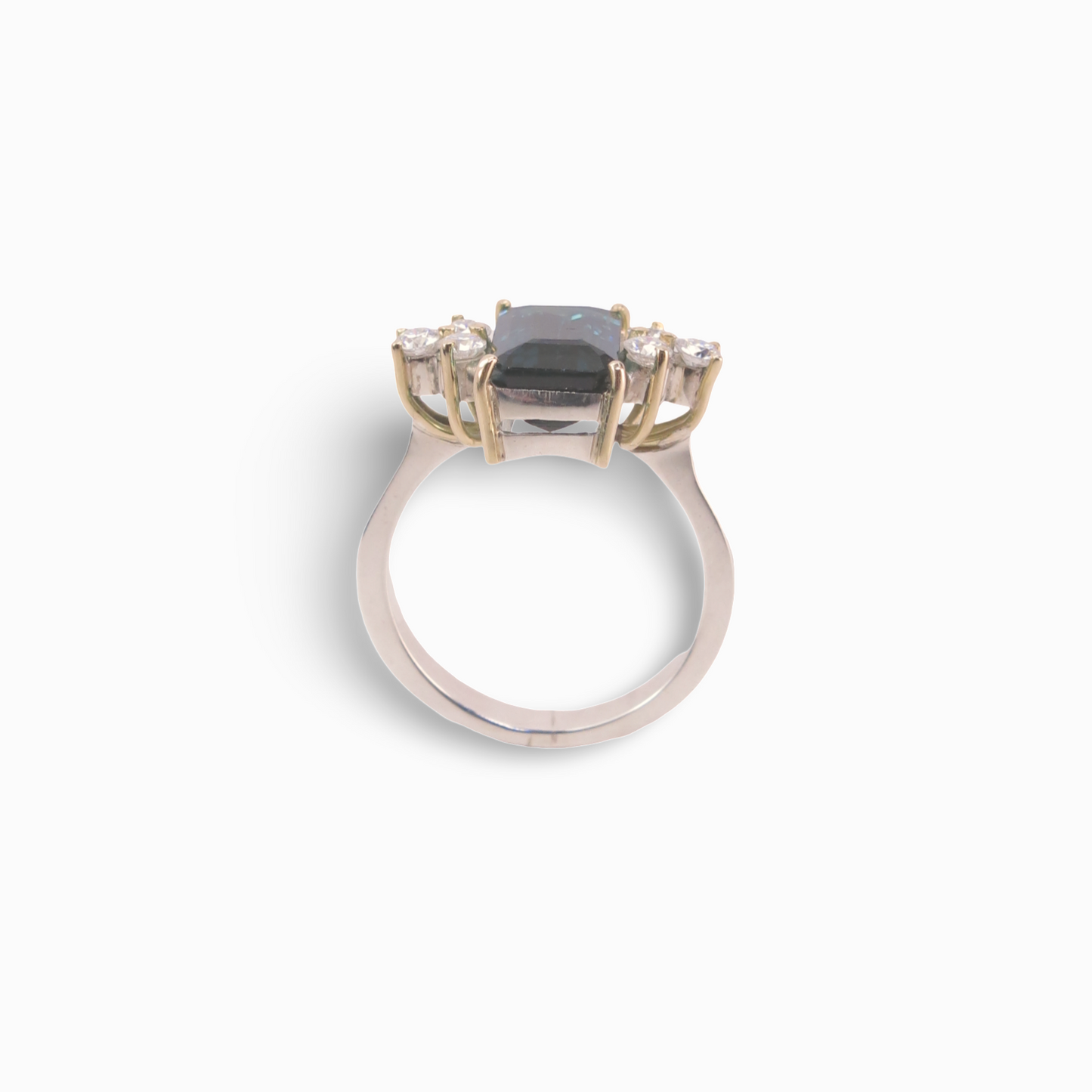 Anel com Turmalina Indicolita e Diamantes em Prata e Ouro