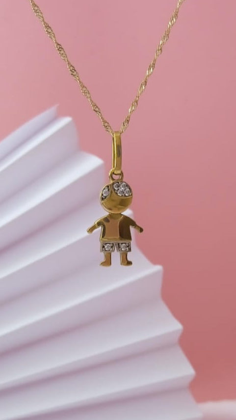 Pingente Menino com Cristais Brancos em Ouro 18k