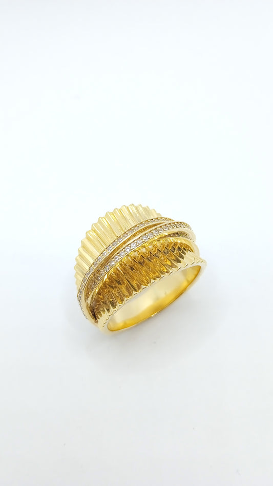 Anel em Prata com banho em Ouro Amarelo e Cristais Brancos