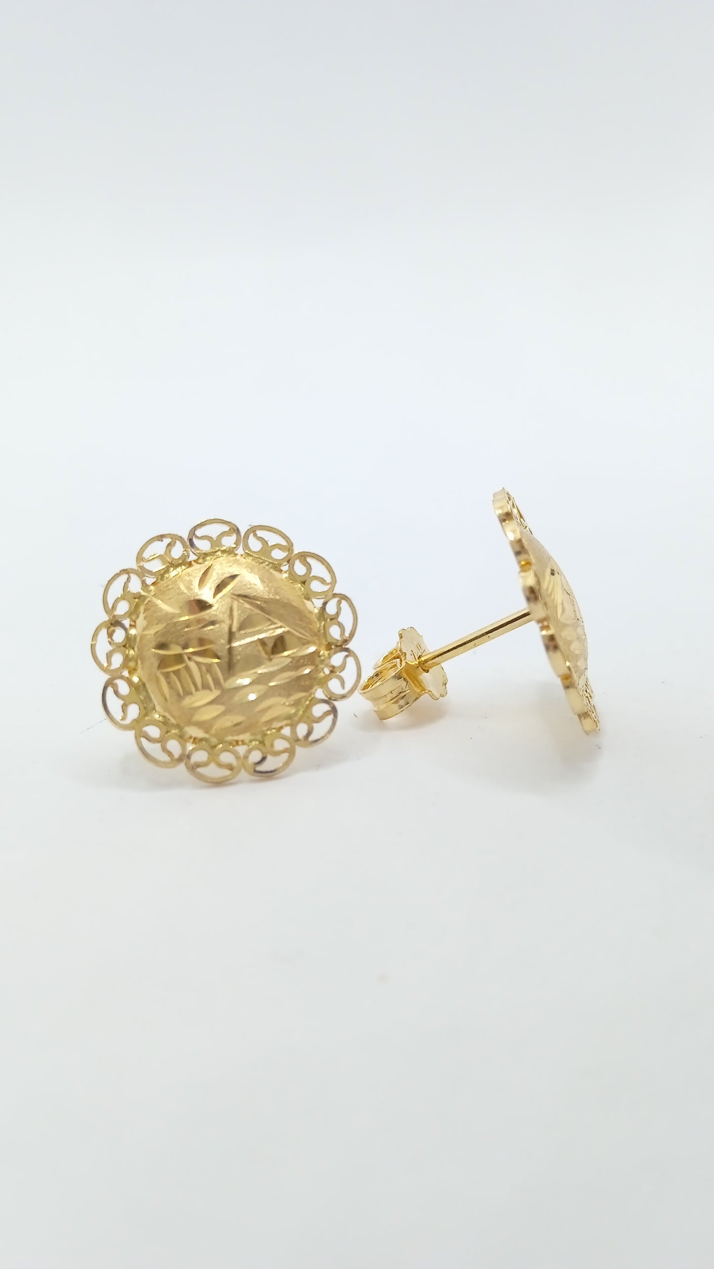 Brincos modelo "Escrava" com Desenho em Ouro