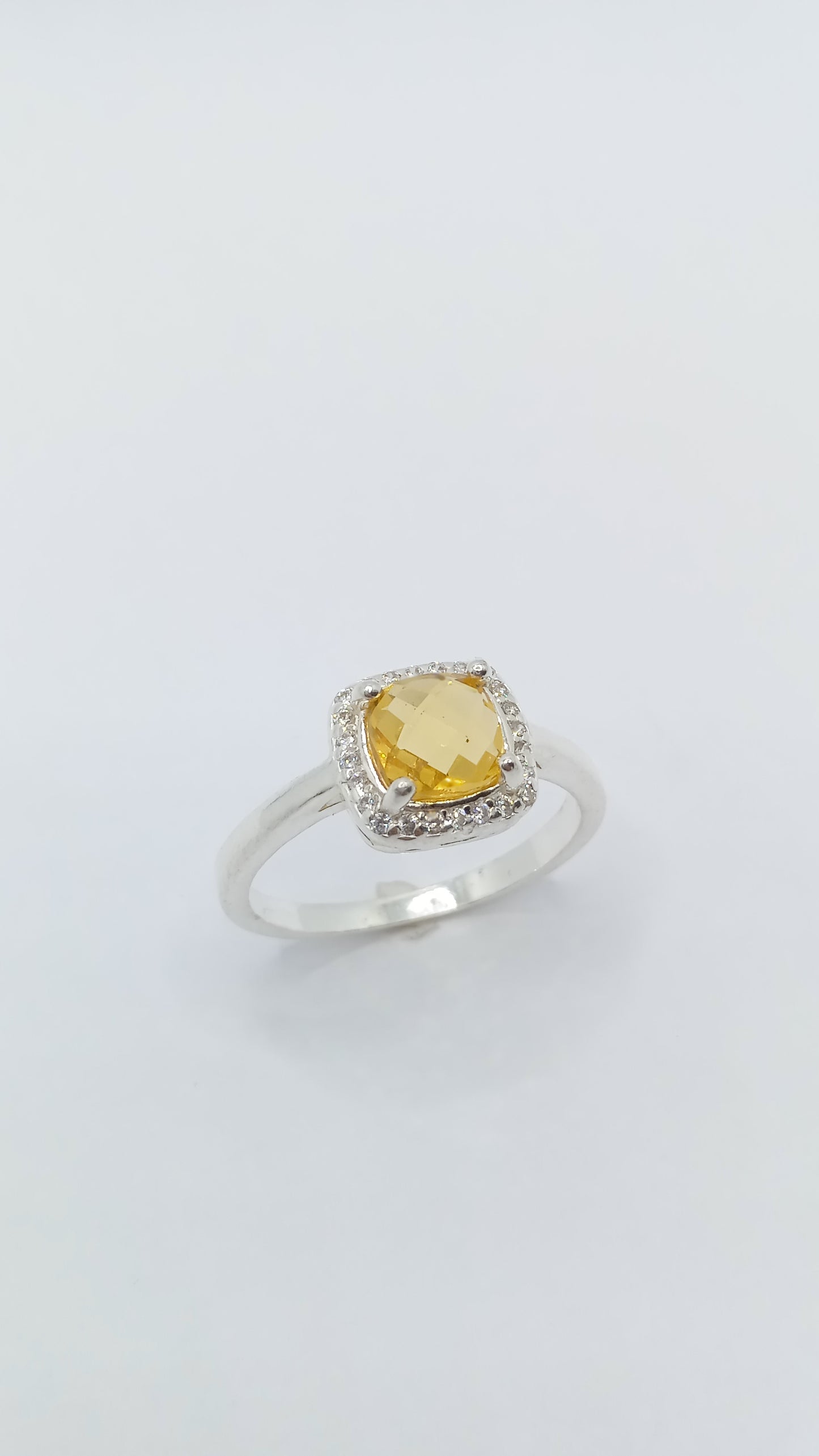 Anel em Prata com Cristais Brancos e Cristal Colorido