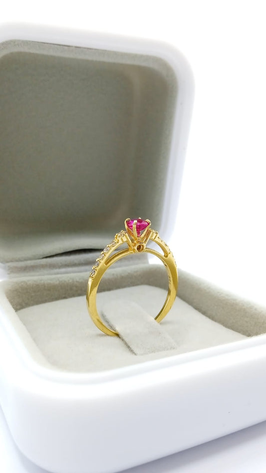 Anel com Rubi e Diamantes em Ouro Amarelo