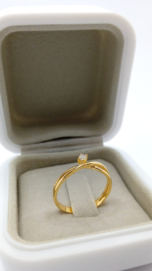 Anel com Diamante em Ouro Amarelo 18k