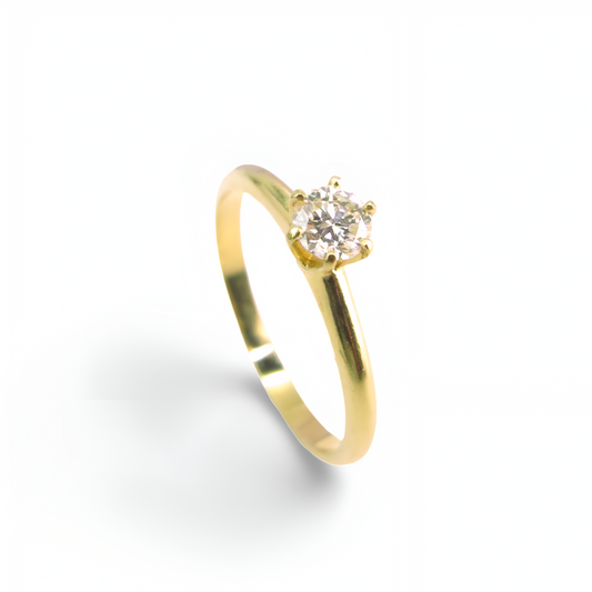 Anel Solitário com Diamante em Ouro Amarelo