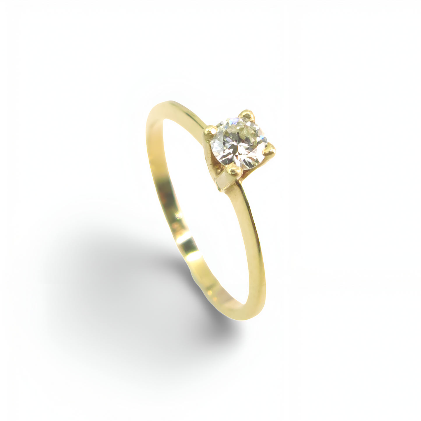 Anel Solitário com Diamante em Ouro Amarelo