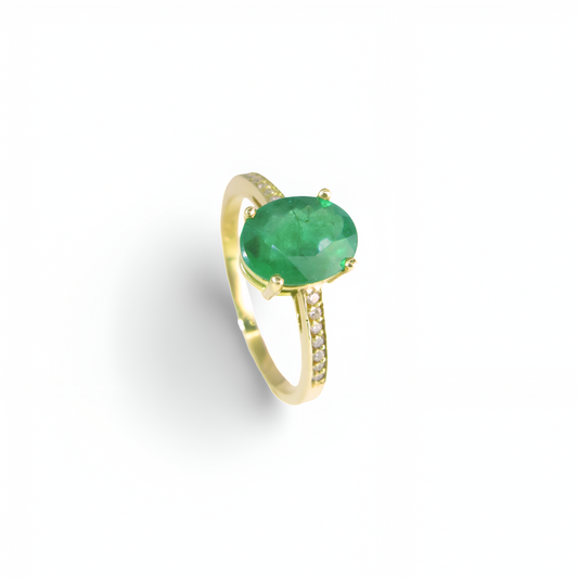 Anel em Ouro Amarelo, com Diamantes e  Esmeralda