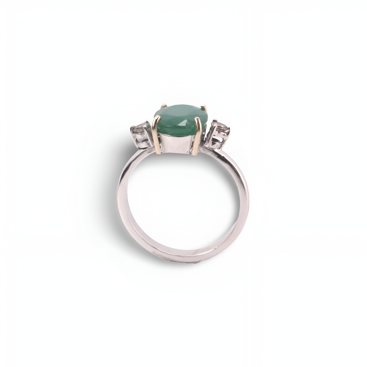 Anel de Esmeralda Oval e Diamantes em Prata e Ouro