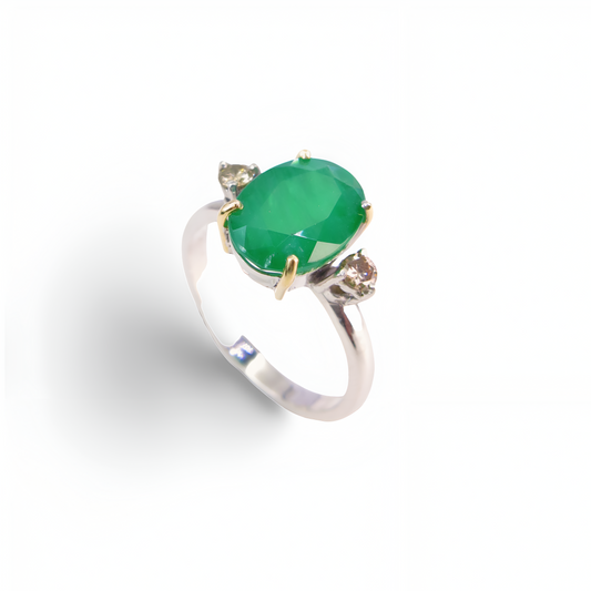 Anel de Esmeralda Oval e Diamantes em Prata e Ouro