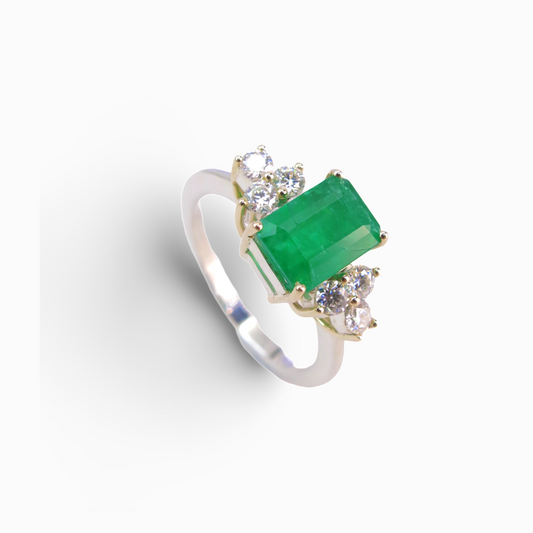 Anel de Esmeralda e Diamantes em Prata e Ouro