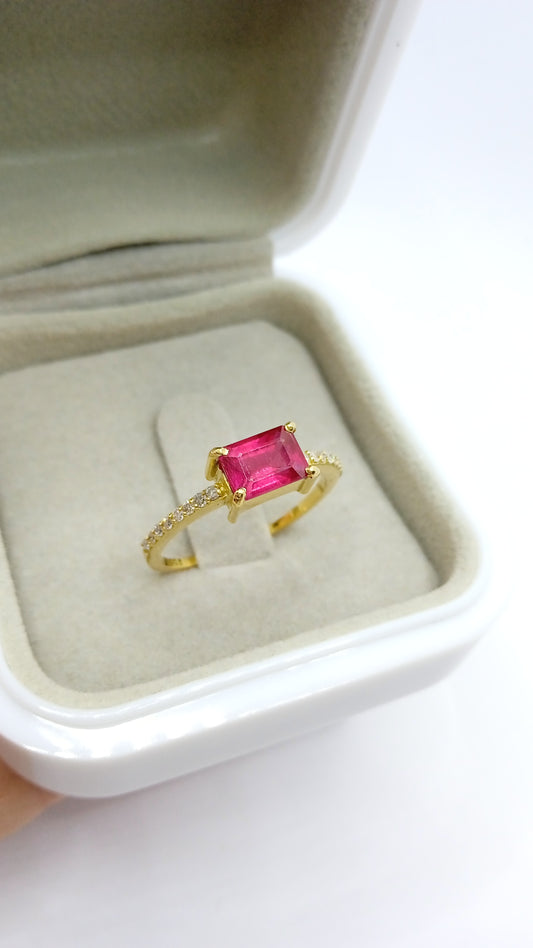 Anel com Rubi e Diamantes em Ouro
